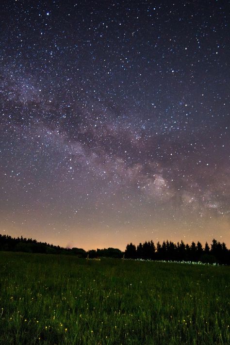 Night Sky Photography, Night Landscape, Sky Photos, Starry Night Sky, Stars At Night, Night Sky Photos, Star Sky, Night Aesthetic, Beautiful Sky