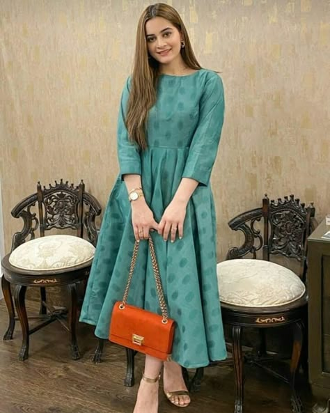 Pakistani Frocks, Long Frocks Designs, Minal Khan, Frock Fashion, Long Frock, Pakistani Fashion Casual, Pakistani Dresses Casual, Dress Design Patterns, Simple Pakistani Dresses