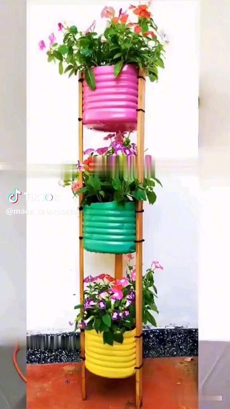 Garden Ideas With Plastic Bottles, Diy Garden Decor Projects, Plastic Bottle Crafts Diy, Plant Diy, نباتات منزلية, Plant Pot Diy, Diy Plant Hanger, Garden Decor Projects, Diy Jar Crafts