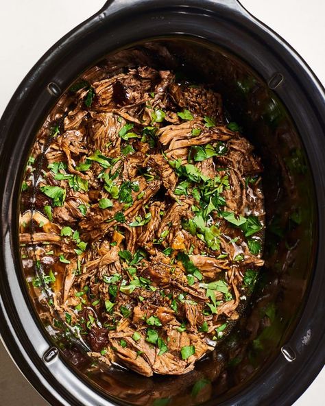 Slow Cooker Shredded Beef, Dump Dinners, Crockpot Dinners, Beef Chuck Roast, Balsamic Beef, Shredded Beef, Beef Chuck, Crockpot Cooking, Slow Cooker Meals