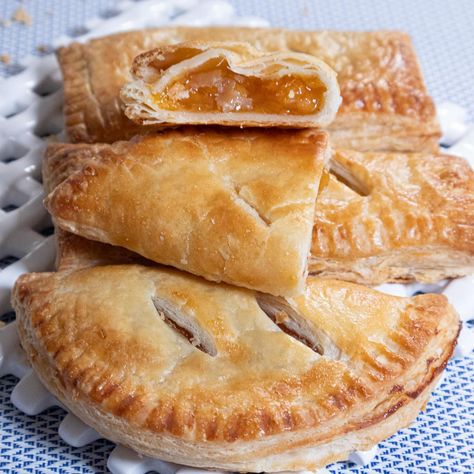 Simple Pastry Dough, Cream Cheese Pastry Dough, Sour Cream Pie Crust Recipe, Hand Pie Pastry Dough, Pastry Dough Recipe Easy, Puff Pastries Recipes, Pastry Flour Recipes, Ruff Puff Pastry, Easy Pastry Dough