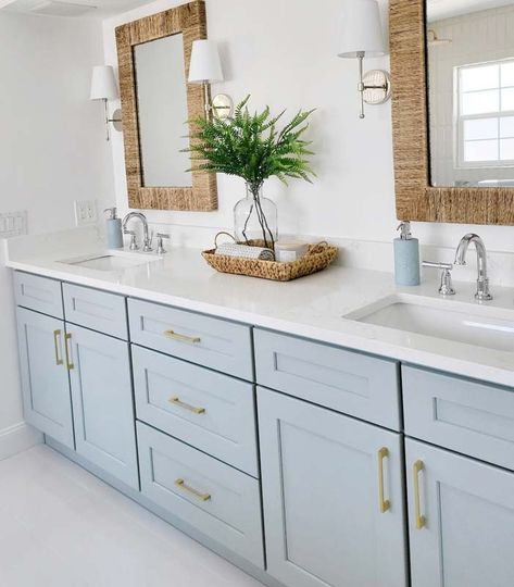 Coastal - MG Interiors Coastal Bathroom Ideas, Coastal Bathroom Design, Coastal Interior Design, Waves Of The Ocean, Beach House Bathroom, Coastal Interior, Coastal Bathroom, Seaside Living, Coastal Interiors Design