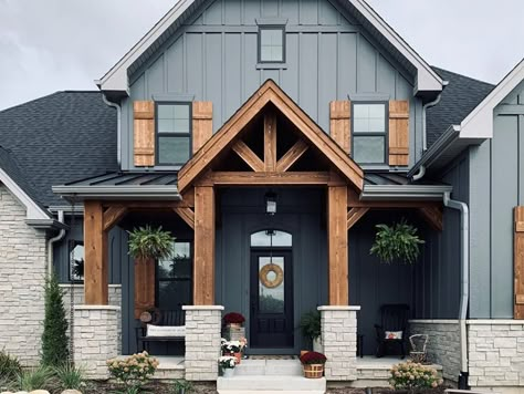 House Paint Color Combination, Exterior House Paint Color Combinations, Gray House, James Hardie, Dark House, Cabin Exterior, Casas The Sims 4, Exterior Renovation, Exterior Paint Colors For House