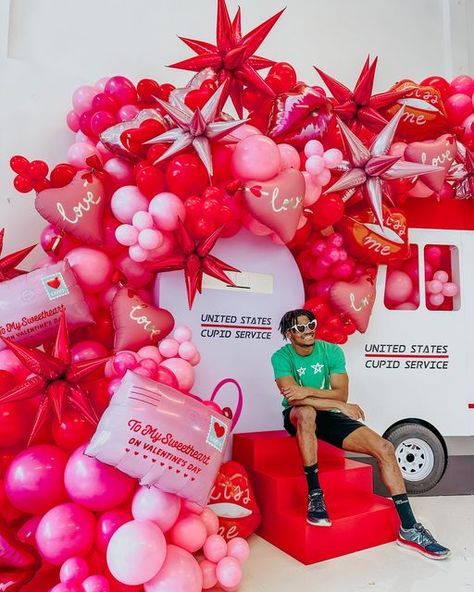 Balloon Therapy on Instagram: "you've got mail 💌💘📬 #balloontherapy We are still so in love with our collab with @socialllamarentals from last year we had to bring it back - you can rent this adorable U.S. Cupid Service Mailbox & Delivery Truck now! How cute are these for Valentine's day? 💘 • • • • • #balloongarland #balloonartist #organicballoons #ballooninstallation #balloonstylist #valentineballoons #balloondecor #valentinesballoons #valentinesdecor #bemyvalentine #happyvalentinesday #valentinesday2024 #cupidmail #valentinesmail #happymail #dallaseventrentals #dallasevents #eventrentals #partyrentals #dfwevents #valentineballoon #heartballoons #cupid #valentines #youvegotmail #valentinecards #valentinecard #pinkballoons" Valentines Balloon Wall, Valentines Balloon Garland, Balloon Therapy, Valentine Brunch, Valentines Day Balloons, Valentines 2024, Valentines Brunch, Mail Truck, Bubble House