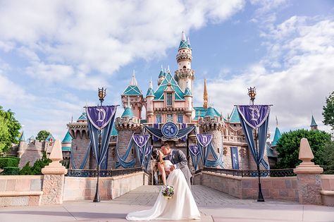 Dazzling wedding kisses at Sleeping Beauty Castle in Disneyland Disney Proposal, Disneyland Wedding, Disney Wedding Ideas, Wedding Disney, Disneyland Castle, Disney Bride, Rabbit Photos, Disney Wedding Theme, Disney Fairy Tale Weddings