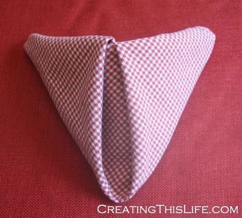 Dinner Napkin Folding, Easter Napkin Folding, Cloth Napkins Diy, Napkin Folding Tutorial, Fancy Napkin Folding, Folding Napkins, Cloth Napkin Folding, Easy Napkin Folding, Napkin Ideas