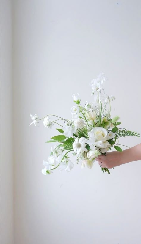 Bride Bouquets Wild Flowers, Minimalist White Bouquet, Micro Wedding Bouquet, Campanula Bouquet, 15 Flower Bouquet, White Green Wedding Bouquet, Flower Bouquet Green, Green Flower Bouquet, White Bridal Flowers