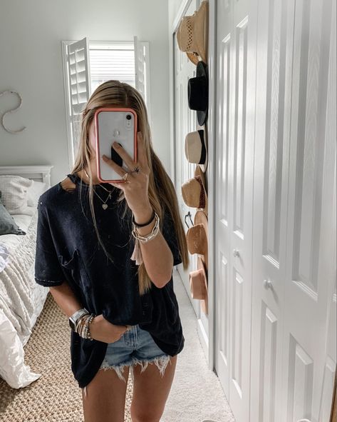 Cuffed Jean Shorts Outfit, Summer Outfits Black Jean Shorts, Black Tee And Shorts Outfit, Cute Jean Shorts Outfit Summer Casual, Lightwash Jean Shorts Outfit, Comfy Jean Shorts Outfit, Jean Shorts Oversized Shirt, Sweatshirt And Jean Shorts Outfit, Jean Shorts And Oversized Shirt