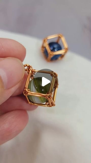 Wire Cages For Stones, How To Wrap Rocks With Wire, Gem Wrapping Wire Jewelry Diy, Wrapping Wire Around Stones, Diy Stone Wrapping Wire Jewelry, Wire Wrapping Beads Tutorial, Wire Wrap Pendants, Wire Wrapping Stones Tutorial Beginner, Easy Wire Wrapping Stones