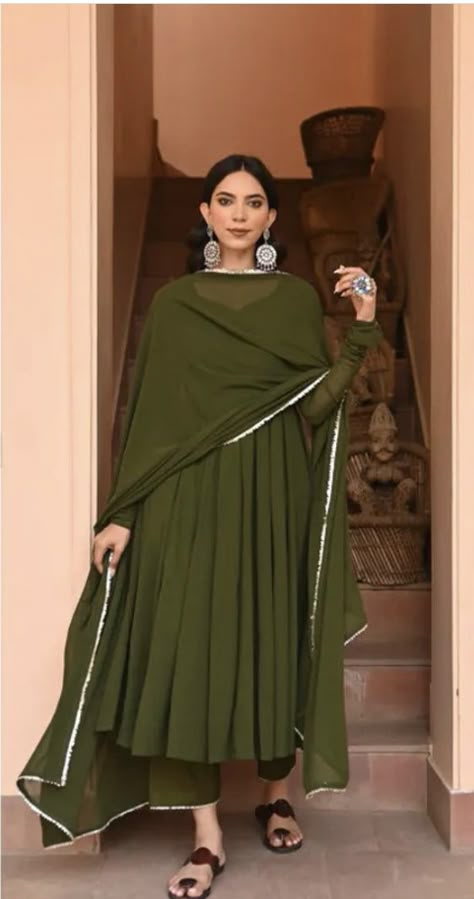 Kurta Designs For Mehendi, Green Kurti Design For Mehndi, Mehandi Colour Dress, Fancy Kurti Designs Latest For Wedding, College Farewell Outfits Western, Green Kurti Design Dark, Anarkali Outfit Ideas, Unique Back Neck Designs For Suits, Green Kurti Design