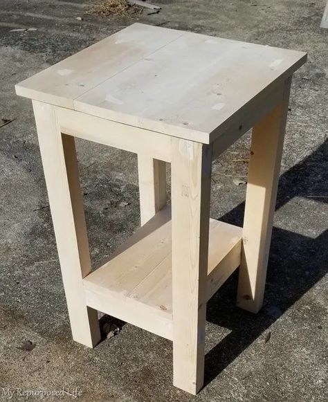 Wood Table Diy, Diy Side Table, Small End Tables, Diy Nightstand, Diy End Tables, Diy Dining, Tables Kitchen, Table Diy, Simple Table