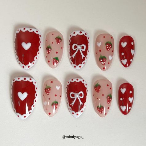 Cute Strawberry Nail Designs, Cute Nails Strawberry, Easy Strawberry Nails, Strawberry Heart Nails, Strawberry Nail Art Design, Fun Nail Art Short Nails, Strawberry Valentines Nails, Strawberry Design Nails, Food Nail Designs