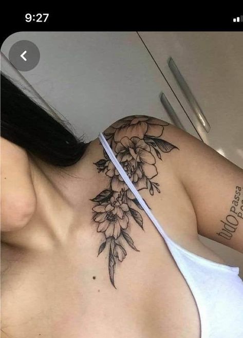 Shoulder Tattoo With Meaning, Flowers On Shoulder Tattoo, Simple Shoulder Tattoos For Women, Shoulder Flower Tattoo, Geisha Tattoos, Flower Shoulder Tattoo, Girl Shoulder Tattoos, Chris Garver, Vintage Tattoos