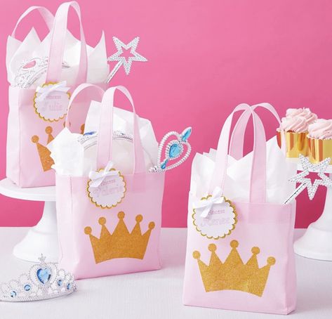 Princess Party Favours, Princess Gift Bags, Princess Party Favor, Princess Party Bags, Princess Theme Birthday Party, Boys First Birthday Party Ideas, Boy Party Favors, Princess Party Favors, Birthday Goodie Bags