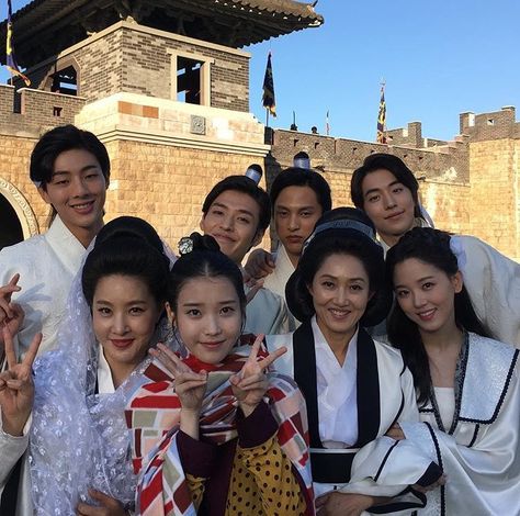 Happy family Moon Lovers Cast, Scarlet Heart Ryeo Cast, Scarlet Heart Ryeo Wallpaper, Moon Lovers Drama, Moorim School, Kim Ji Soo, Kang Ha Neul, Moon Lovers Scarlet Heart Ryeo, Moon Lover