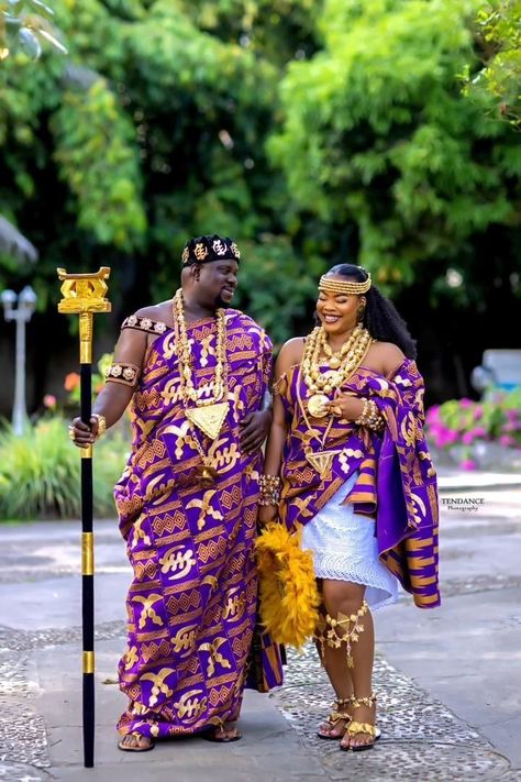 Ewe Traditional Wedding, African Couple Outfit Matching, Ghanaian Wedding Dress, Kente Outfits, Ghana Traditional Wedding, Ghana Culture, Ghanaian Culture, Ghanaian Wedding, Nigerian Outfits