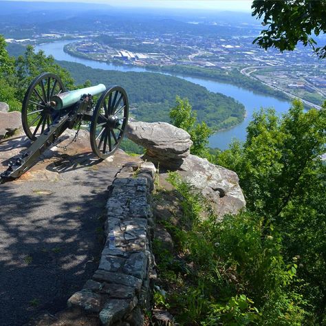 Point Park in Lookout Mountain, Tennessee is a memorial park that overlooks Lookout Mountain Battlefield and the city of Chattanooga. Underground Waterfall, Lookout Mountain Chattanooga, Lookout Mountain Tennessee, Visit Tennessee, Traveling Usa, Ruby Falls, Tennessee Travel, Lookout Mountain, Mountain Park