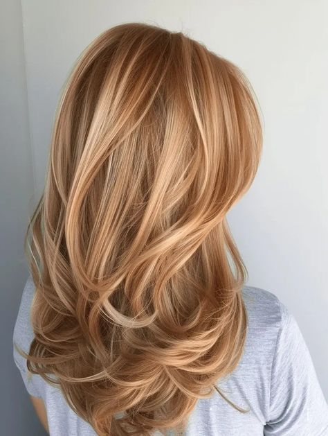 Pretty Honey Blonde Hair, Ginger Hair Copper Highlights, Honey Blonde Ginger Balayage, Ginger With Brown And Blonde Highlights, Blonde To Ginger Balayage, Honey Highlights On Ginger Hair, Highlight Ginger Hair, Blond With Strawberry Highlights, Light Ginger With Highlights