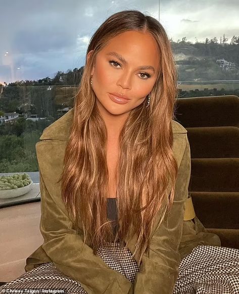 Chrissy Teigen hints at surrogacy plans after revealing she would not be able to carry another child | Daily Mail Online Janet Jackson Videos, Queen Bee Beyonce, Haute Hair, Shady Lady, Natural Pregnancy, Pregnancy Loss, Chrissy Teigen, Big Head, John Legend