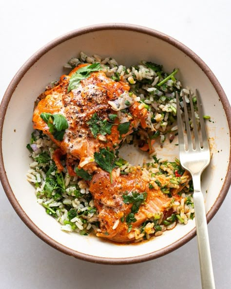 Curried Salmon and Herby Rice-- Justine Snacks Herby Rice, Curried Salmon, Justine Snacks, Justine Doiron, Food Dolls, Recipe Salmon, Salmon Bowl, Salmon Dinner, Recipes Seafood