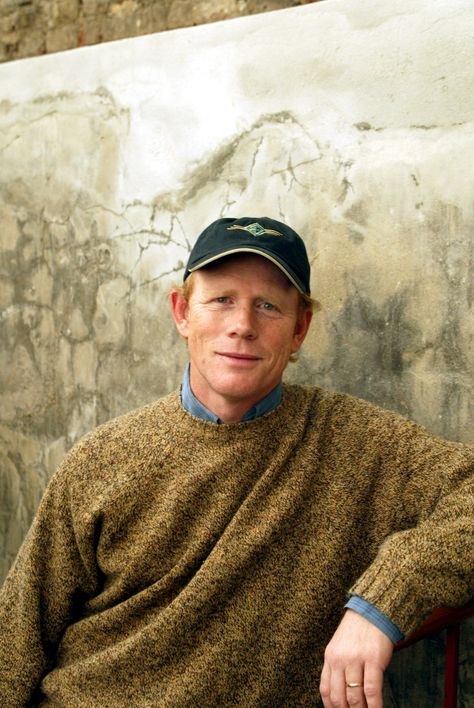 Ron Howard gets $27.5-million asking price for Connecticut compound  Ron Howard, the Oscar-winning director, has sold his family compound and farm near Greenwich, Conn., for its asking price of $27.5 million.  http://www.latimes.com/business/realestate/hot-property/la-fi-hotprop-ron-howard-house-20140725-story.html Ron Howard Director, Family Compound, Ron Howard, American Graffiti, The Grinch Stole Christmas, Best Director, Behind The Camera, Grinch Stole Christmas, Child Actors