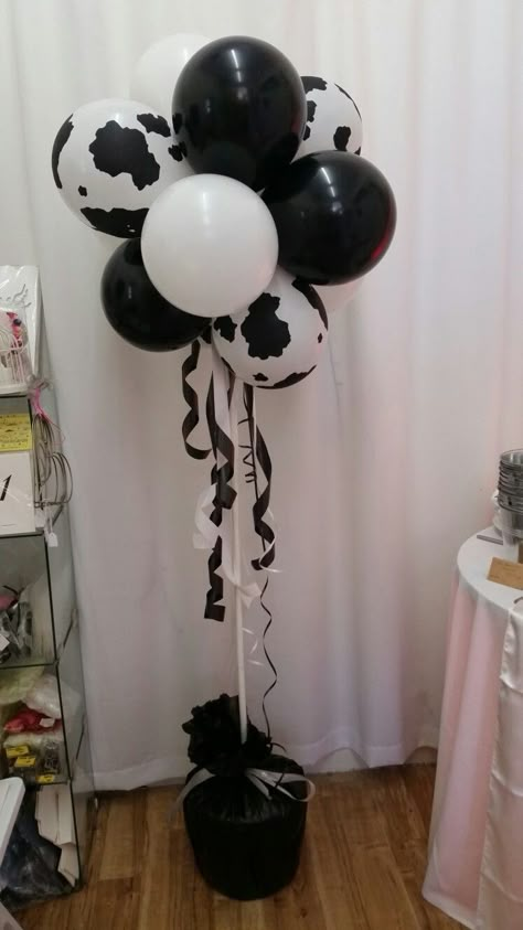 Cow Print And Sunflower Party Decorations, Diy Cow Party Decor, Cow Birthday Backdrop, Cow Print Sweet 16, Cow Print Bday Party, Sweet 16 Cow Theme, Cow Print Party Decorations, Cow Graduation Party Ideas, Cow Print Graduation Party