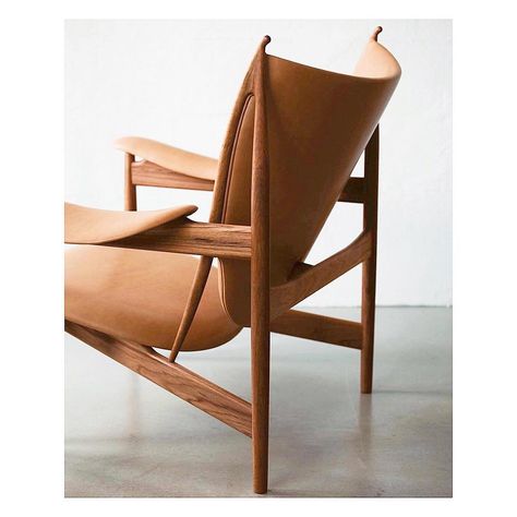 Finn Juhl House, Finn Juhl Furniture, Famous Chairs, Chieftain Chair, Crazy Furniture, Famous Chair, Iconic Chairs, Finn Juhl, Danish Furniture Design