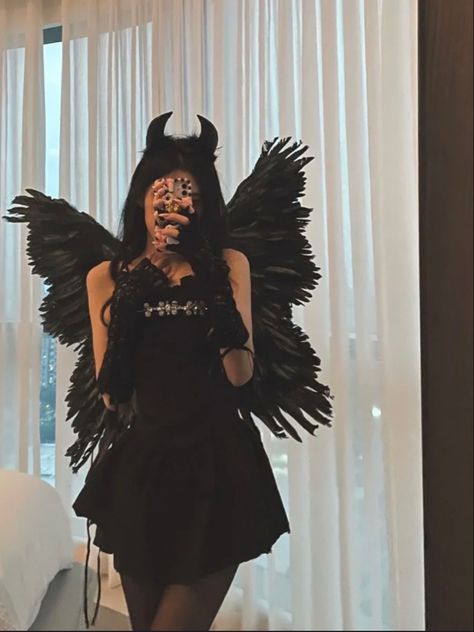 #halloween #halloweencostume #dark #angel Haloween Costums Ideas, Dark Angel Halloween Ideas, Halloween Costumes Ideas For Women Black, Fallen Angles Halloween Costumes, Dark Angel Makeup Simple, Halloween Costumes Angel Black, Dark Angel Costume Aesthetic, Diy Black Angel Costume, Black Angles Halloween Costumes