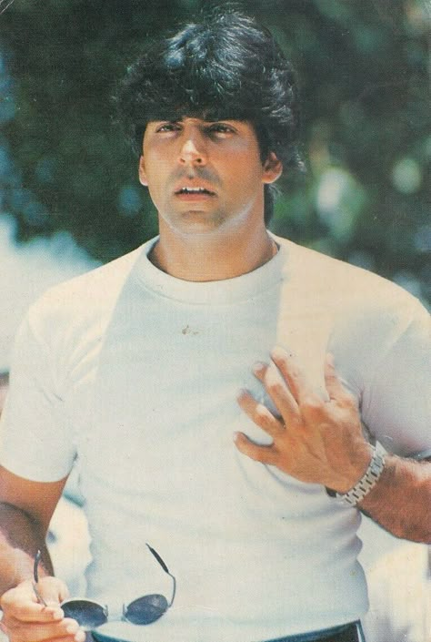 #BollywoodFlashback #rare #postcard #muvyz #muvyz020522 Akshay Kumar 90s Aesthetic, 90s Akshay Kumar, Akshay Kumar Aesthetic, Akshay Kumar Old Pics, Akshay Kumar 90s, 70s Black Fashion, Y2k Board, Akshay Kumar Style, Akshay Kumar Photoshoot