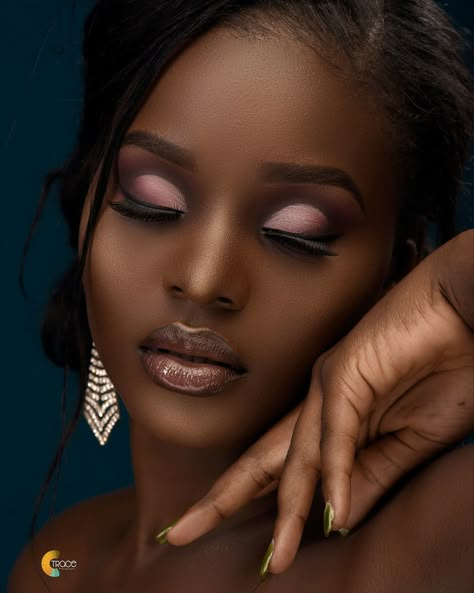 Beauty Shots Black Women, Makeup Shoot Ideas Photoshoot, Bridal Eye Makeup, Makeup For Black Skin, Mode Turban, Brown Skin Makeup, Photoshoot Makeup, Beauty Photoshoot, Glamour Makeup