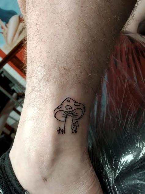 Small Red Mushroom Tattoo, Mushroom Tattoo Linework, Small Shroom Tattoo, Small Simple Mushroom Tattoo, Fineline Mushroom Tattoo, Mushroom Tattoo Ideas Simple, Mushroom Finger Tattoo, Small Tattoos Mushroom, Red Mushroom Tattoo