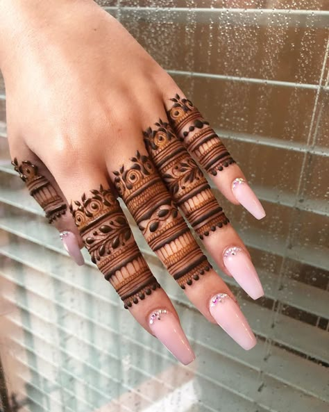 51+ Finger Mehndi Design Ideas In 2020! – WedBook Finger Mehendi, Finger Mehndi Design, Finger Mehendi Designs, Finger Mehndi, Mehedi Design, Mehndi Designs Fingers, Finger Henna Designs, Finger Henna, Pretty Henna