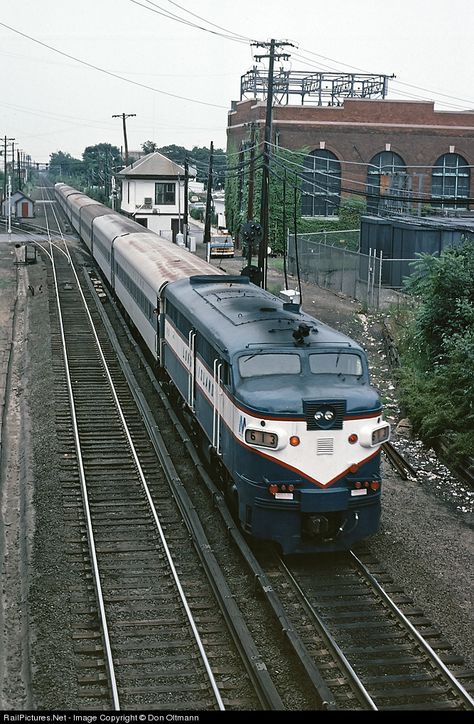 Long Island Railroad, Railroad Images, Railroad Art, Commuter Train, Steam Engine Trains, Railroad Pictures, Vintage Diesel, Road Train, Railroad Photos