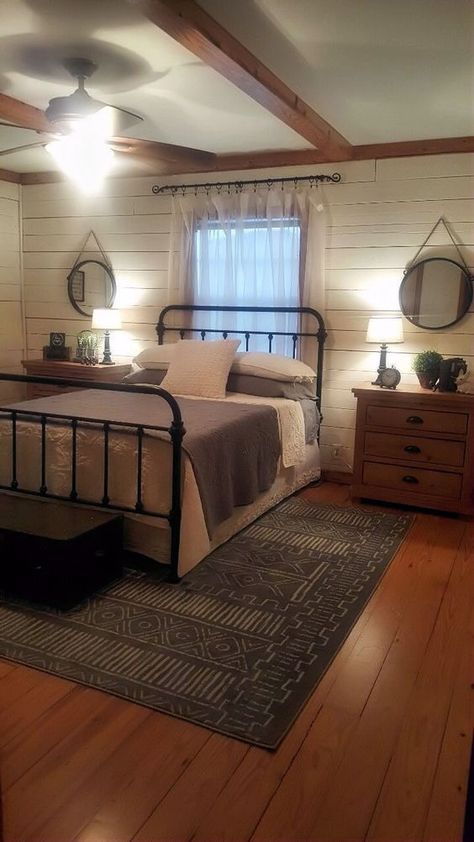 farmhouse master bedroom Rustic Bedroom Decor, Farmhouse Bedroom Decor, Spare Bedroom, Country House Decor, Remodel Bedroom, Rustic Bedroom, Guest Bedrooms, Beautiful Bedrooms, Design Living