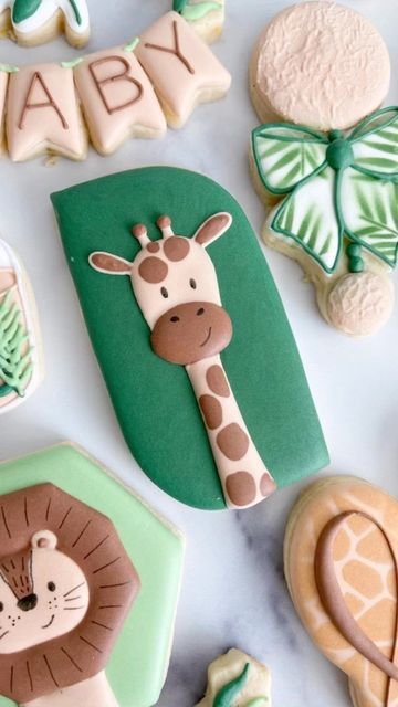 Giraffe Royal Icing Cookies, Giraffe Decorated Cookies, Safari Baby Shower Cookies Decorated, Zoo Animal Cookies Decorated, Lion Sugar Cookies, Animal Cookies Decorated, Safari Baby Shower Cookies, Zoo Baby Shower Theme, Giraffe Cookie