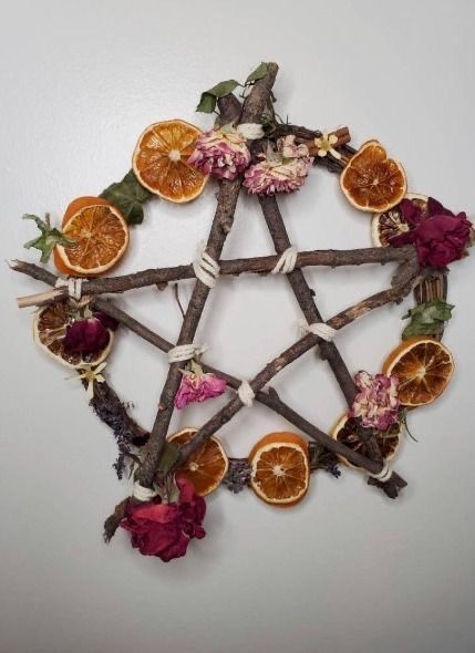 Wicca Pentacle, Wiccan Crafts, Wiccan Decor, Pagan Crafts, Garden Decor Diy, Witch Diy, Garden Decor Ideas, Witchy Crafts, Witch Spell Book