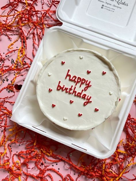 Lunch Box Cake Aesthetic, Lunch Box Birthday Cake, Lunch Box Cake Ideas, Lunch Box Cake, Small Birthday Cakes, 18th Cake, Cute Lunch Boxes, Board Wallpaper, Happy Birthday Love