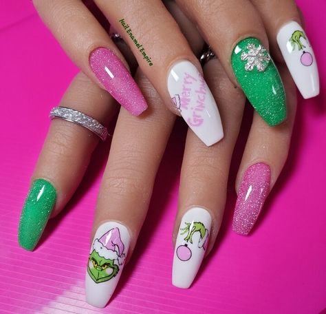 christmas nails, christmas nail designs, grinch nails, grinch designs nail, christmas nail, christmas aesthetics Pink Grinch Nails Designs, Cindy Lou Who Nail Art, Grinch Nails Ideas, Christmas Nails 2023 Grinch, Grinch Nails Designs Short, Funky Christmas Nails Acrylic, Grinch Fingernails, Lime Green Christmas Nails, Grinch Christmas Nail Designs