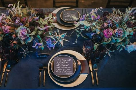 Gold Wedding Reception Tables, Celestial Wedding Theme, Navy Gold Wedding, Blue Table Settings, Gold Wedding Reception, Starry Night Wedding, Violet Wedding, Gold Wedding Inspiration, Blue Wedding Inspiration