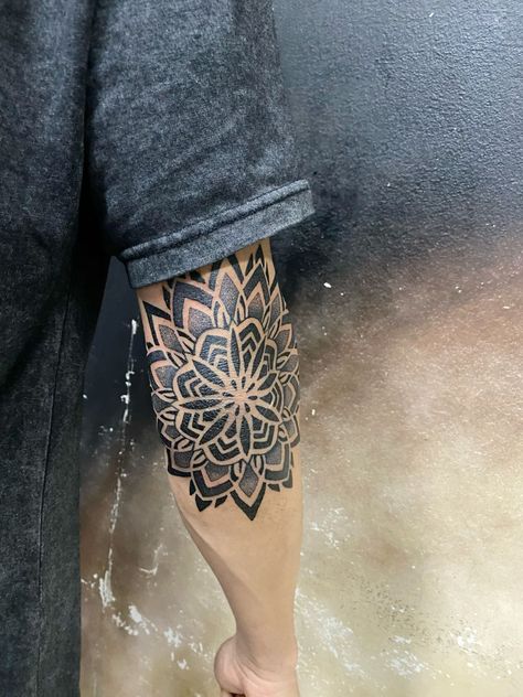 Mandala Geometric Tattoo, Geometric Tattoo Hand, Mandala Arm Tattoos, Mandala Tattoo Men, Tato Mandala, Small Mandala Tattoo, Mandela Tattoo, Geometric Tattoo Sleeve Designs, Mandala Tattoo Sleeve