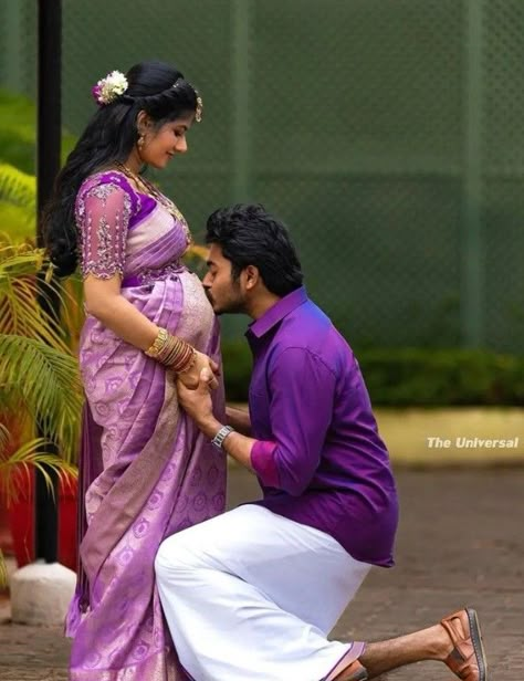 Srimantham Photo Poses, Srimantham Photoshoot Saree, Valagapu Photoshoot, Valakappu Photoshoot, Seemantham Poses With Husband, Pregnancy Saree Photoshoot, Metarnity Photoshoot Indian Traditional, Sreemantham Pics, Sreemantham Photoshoot Traditional