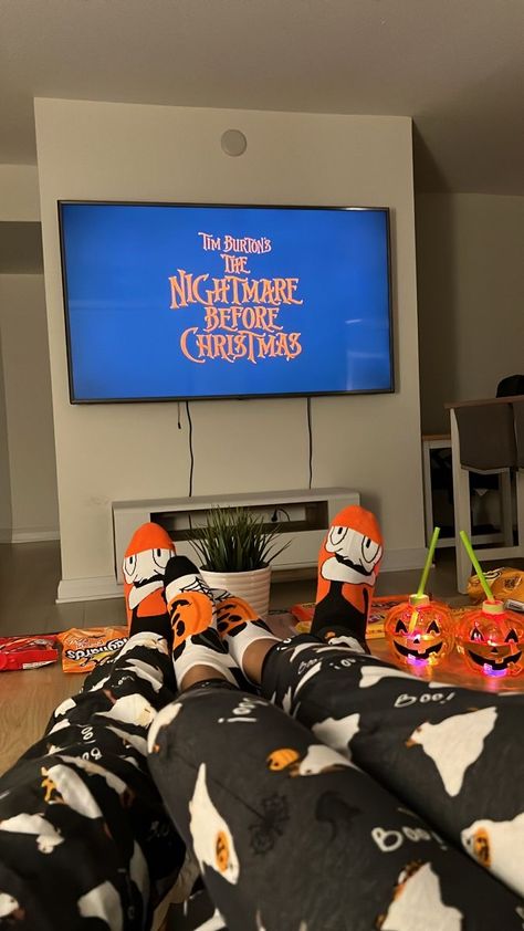 Couple In Pajamas Aesthetic, Halloween Pajamas Matching, Halloween Date Ideas Aesthetic, Matching Pjs Halloween Couple, Matching Halloween Pajamas Black Couples, Halloween Ideas With Boyfriend, Halloween Matching Pjs Couples, Halloween Matching Pajamas Couple, Matching Pajamas Couples Black