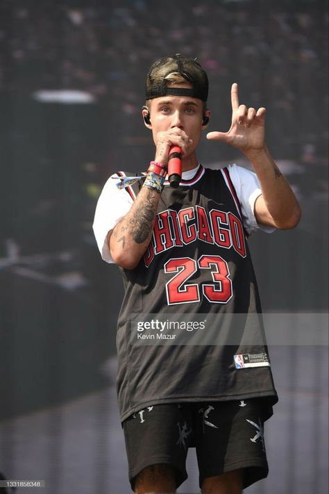 Jersey Outfit Men, Nba Jersey Outfit, Hip Hop Dance Poses, Mens Preppy Outfits, Basketball Jersey Outfit, Basketball Outfit, Jersey Basketball, Nba Outfit, Jaden Hossler