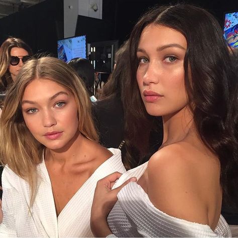 Mrs Bella, Gigi Hadid Beauty, Bella And Gigi Hadid, Gigi And Bella Hadid, Bella Gigi Hadid, Gigi And Bella, Bella Gigi, Bella Hadid Outfits, Hadid Sisters