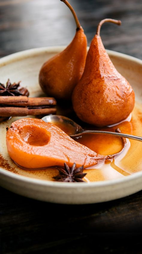 Spiced Poached Breakfast Pears with Star Anise | Gather & Feast - Recipes worth making Pavlova With Lemon Curd, Yogurt With Granola, Poached Pears Recipe, Berry Pavlova, Mango Passionfruit, Cake With Chocolate Ganache, Pear Dessert, Bircher Muesli, Spiced Fruit