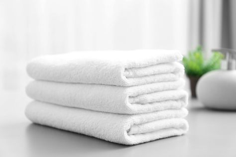 Step away from the fabric softener! Freshen Towels, Musty Towels, Miracle Cleaner, Cottagecore Kitchen, Best Bath Towels, Washing Towels, White Laundry, Laundry Solutions, Liquid Fabric Softener