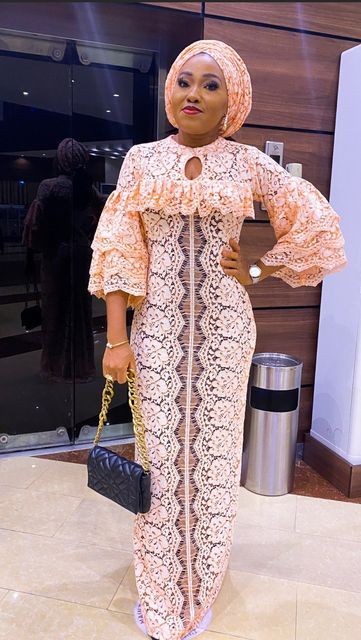 African Lace Bubu Styles, Kaftan Styles With Lace, Bubu Styles Lace, Ladies Lace Dress Styles, Latest Lace Kaftan Styles For Women, Kaftan Lace Styles For Women, Latest Kaftan Styles For Ladies, Bubu Styles For Lace, Bubu Gown Styles Lace With Ankara