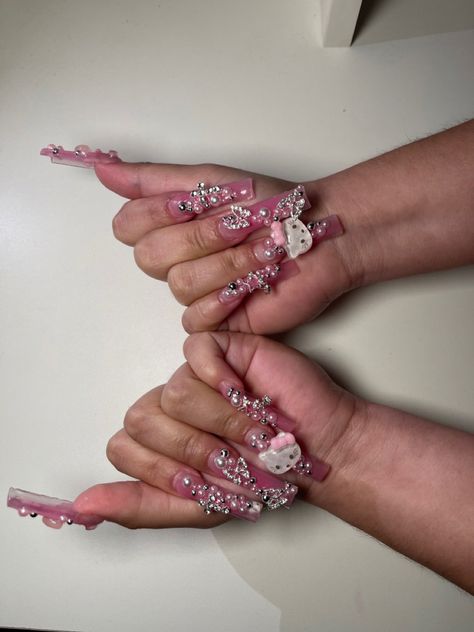 prettyy pink nails Lots Of Charms Nails, Nails With Lots Of Charms, Nails With A Lot Of Charms, Nails With Charms Y2k, Hello Kitty Pink Nails, Pink Hello Kitty Nails, Nails Hello Kitty, Charm Nails, Junk Nails