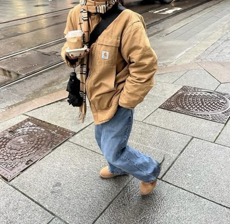 Tan Carhartt Jacket Outfit, Timberland Boots Outfit Summer, Timberland Brown Work Boots For Streetwear, Timberland Brown Streetwear Work Boots, Brown Carhartt Jacket, Tan Jacket Outfit, Timberland Boots Women Outfit, Winter Brown Streetwear Outerwear, Timbs Outfit