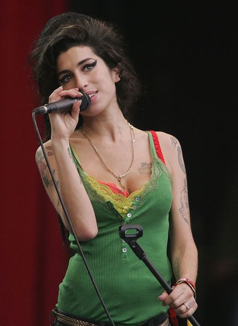 Amy Winehouse Will Be Remembered With A New Street Art Trail And Exhibition In London Amy Winehouse Documentary, Amy Winehouse Style, Patrick Wayne, 27 Club, Keith Whitley, Celebrities Who Died, Glastonbury Festival, Ella Fitzgerald, Girls Rules